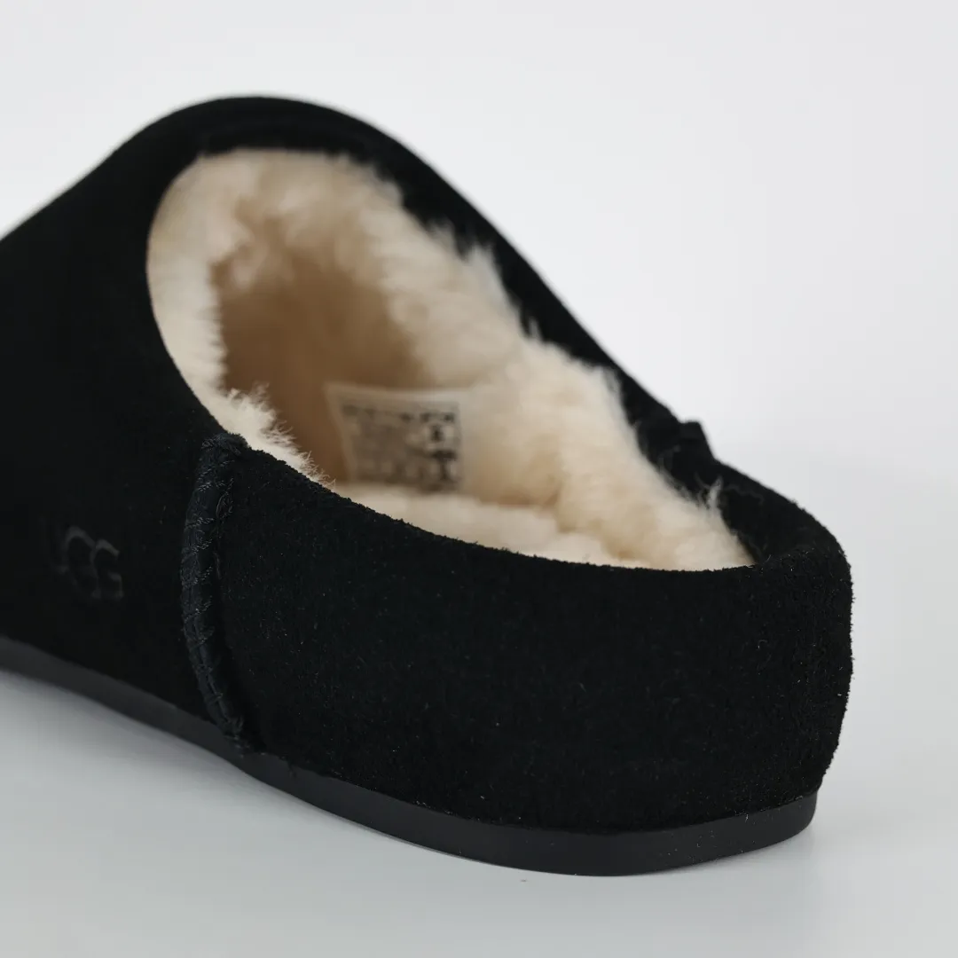 Local self-pickup💰560 Core recommended good price Independently developed original outsole, cashmere insole, keeping warm in winter, suitable for home use. In recent years, uug has launched a style series, which is partially skewed towards the preferences of young consumers, and has also been at the forefront of fashion trends. Shoe body material, water-repellent coated suede upper, 17mm UGGPURE™ implanted wool insole, lightweight non-slip and comfortable rubber outsole, with brand LOGO, complete packaging, size: 35 36 37 38 39 40